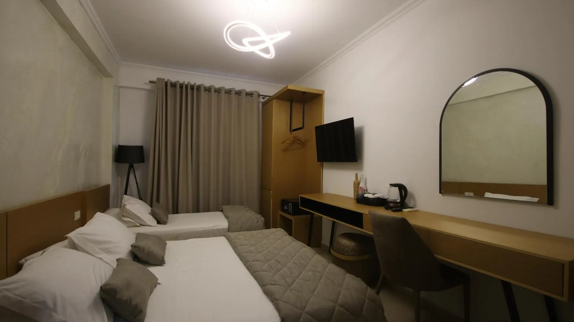 Arxontiko Hotel Himare 4*,